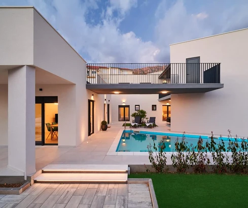 Villa moderne avec piscine à vendre à Dugi Rat en Croatie