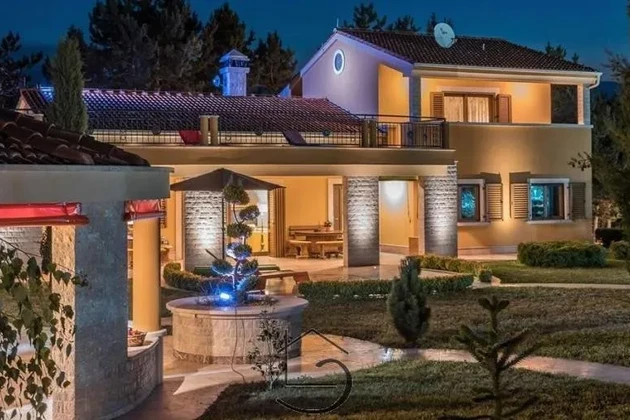 Žminj, Isztria: Nyugodt, luxus villa tágas kerttel