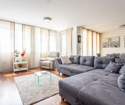 Appartamento con tre camere da letto in vendita a Spalato Kman al quarto piano in Croazia