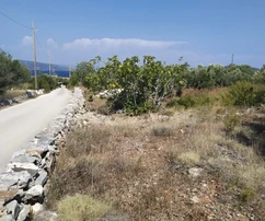Trogir-environs, Drvenik Mali, terrain constructible de 1052 m2, à 150 m de la mer