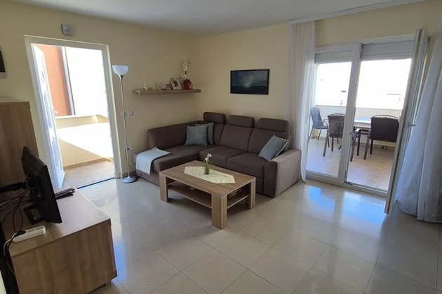 Apartamento en el 1er piso, lado sur, a 50 metros del mar con vista al mar