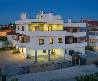 Lenyűgöző villa öt apartmannal, Isztria, Pula