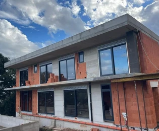 Moderna kuća s bazenom na prodaju u Ližnjanu