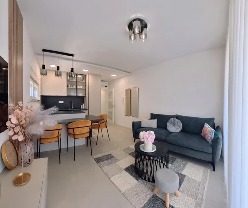 Appartamento con vista mare, a 30 m dal mare, 67 m², arredato, 2 camere da letto, Stara Novalja