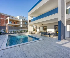 Isztria, Poreč: Modern ikerház medencével és wellness részleggel