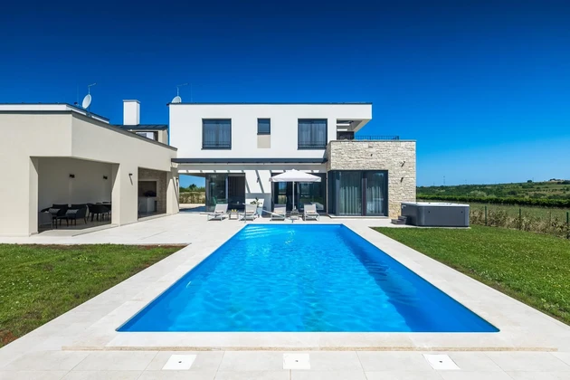 Elegante villa in vendita a Verteneglio in Croazia