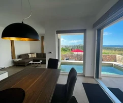 Njivice, apartamento con piscina en venta