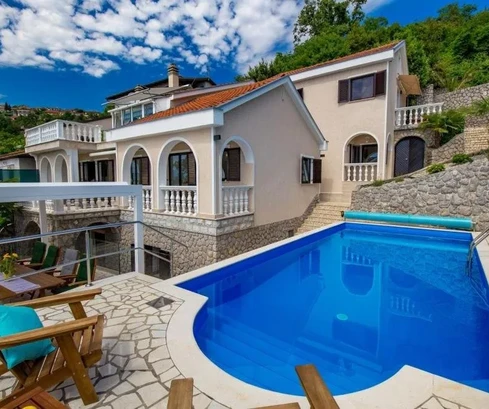Bellissima villa con piscina e vista fantastica, Opatija