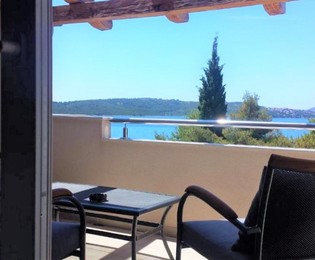 Villa Appartamento Ciovo con piscina e accesso alla spiaggia