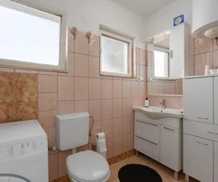 Istria, Vodnjan, Galižana, priestranný dom so záhradou a potenciálom