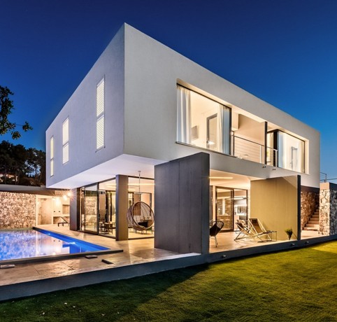 Luxusná vila na Brači pri mori s bazénom a garážou