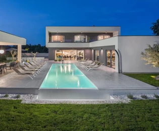 Moderna vila s bazenom na prodaju u Istri