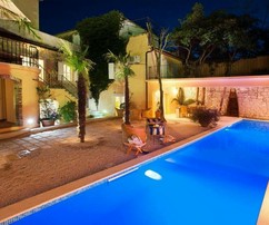 Romantikus középkori palota a Hvar-szigeten