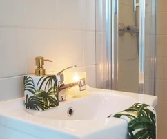 Edificio de ocho apartamentos en venta en Pag cerca del mar en Croacia