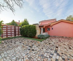 Istria, Umago, villa moderna con piscina e cortile privato in vendita