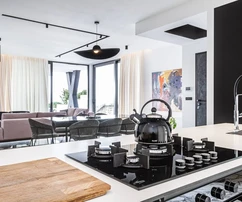 Luxus ikerház tengerparti elhelyezkedéssel eladó Kostrenában Horvátországban