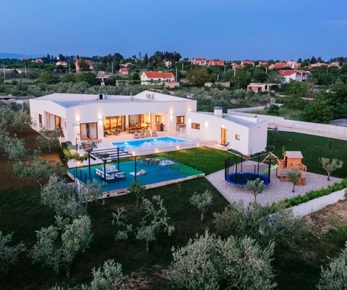 Luxusvilla mit Pool - Zadar Gebiet, Kroatien - privates Anwesen mit Gästehaus