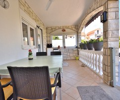 House with two apartments for sale in Tribunj