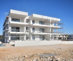 Vodice – Kényelmes S9-es apartman három hálószobával, gyönyörű tengerre néző kilátással – ÚJ