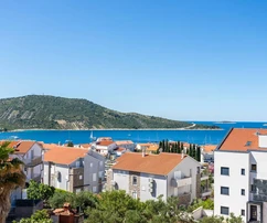 Moderno appartamento con vista mare in vendita a Primošten in Croazia