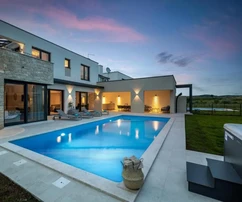 Istrien, Brtonigla: Luxusvilla mit meerblick