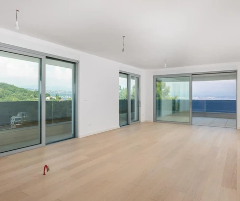 Háromszobás lakás panorámás kilátással eladó Opatijában Horvátországban