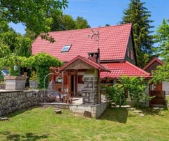 Gorski Kotar, Stari Laz, odnowiony tradycyjny dom w Gorskim Kotarze z działką o powierzchni 7 021 m²