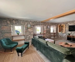 NUOVA CASA IN PIETRA CON PISCINA E GIARDINO CURATO!