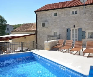 Istrie, Rovinj : Villa en pierre avec piscine, grand potentiel