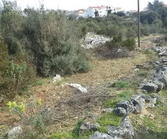 Marina, épület. Telek 1429 m2, közel a központhoz, villany, víz