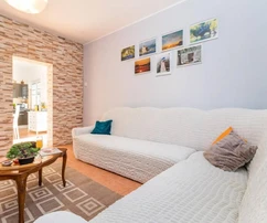 Freistehendes Einfamilienhaus mit zusätzlichem Nebengebäude in Medulin zu verkaufen in Kroatien