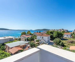 Immeuble à vendre près de la plage à Marina en Croatie