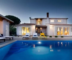 Fažana - Impresionante villa moderna con amplio jardín en venta