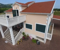 Marina, Dograde, luxusní dům 789 m2, s garáží a letní kuchyní