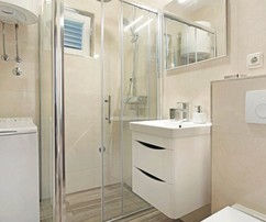 Роскошная вилла в Рогознице с видом на бассейн и море на продажу