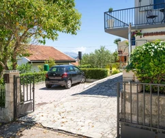 Immeuble à vendre à Ciovo à seulement 100 mètres de la mer en Croatie