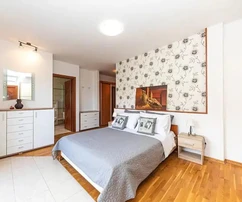 Casa familiar con vista al mar disponible en Podstrana, Croacia