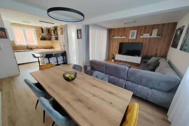 House Sale Kaštel Štafilić 377 m2