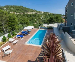 Hvar, Milna, casa di appartamenti con piscina, superficie totale 1044 m²