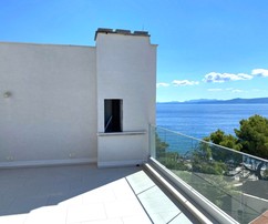 Luxus ház tengerre néző panorámával Brač szigetén, csendes környezetben