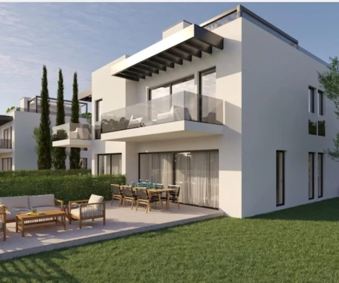 Casa adosada en venta a solo 500 metros del mar en Brtonigla, Croacia