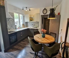 KOMPLETT RENOVIERTE WOHNUNG MIT GARTEN, 300 M VOM STRAND ENTFERNT!