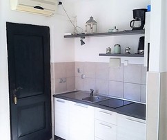 Apartamentowy dom tuż przy morzu w Primoštenie na sprzedaż