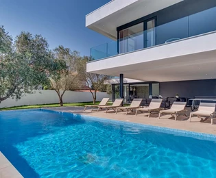 Modern villa with a swimming pool for sale in Vodnjan in Croatia