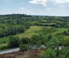Buje, Istria – Stavebný pozemok s ruinami v tichu
