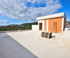 Vodice - S4 apartman, három hálószobás lakás tetőterasszal, tengerre néző kilátással