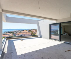 Attico in vendita a Okrug Gornji a pochi passi dal mare in Croazia