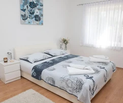Casa al mare con vista sull'oceano disponibile a Podstrana in Croazia