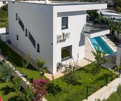 Moderní vila ve Volme, Medulin, blízko moře s jedinečným bazénem