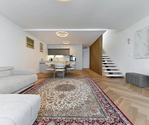 Podstrana - luksusowo urządzony apartament wielopoziomowy z ogrodem i tarasem na dachu